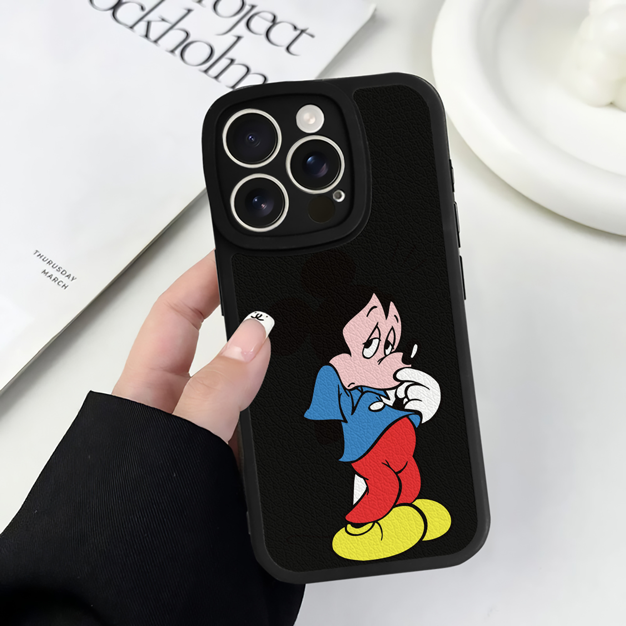 （画像用） ミッキーマウス Mickey Mouse 【iPhone 16シリーズ対応】シリコンスマホケース（レザー調） 材質：シリコン